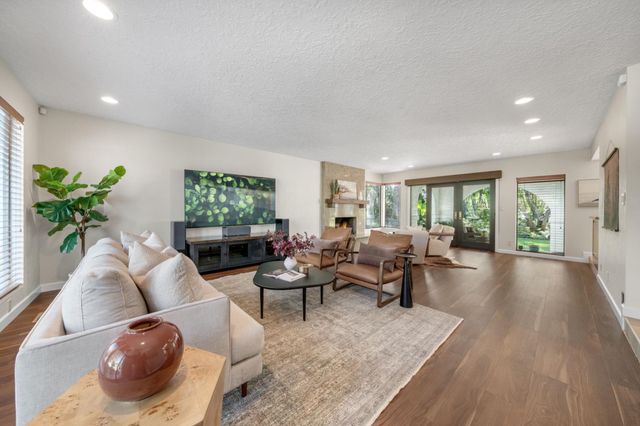 4850 Saint Augustine Dr, Elk Grove, CA 95758