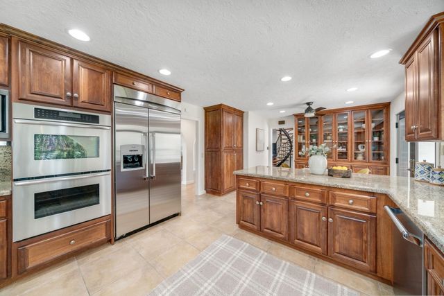 4850 Saint Augustine Dr, Elk Grove, CA 95758