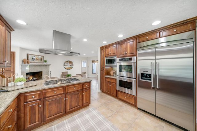 4850 Saint Augustine Dr, Elk Grove, CA 95758