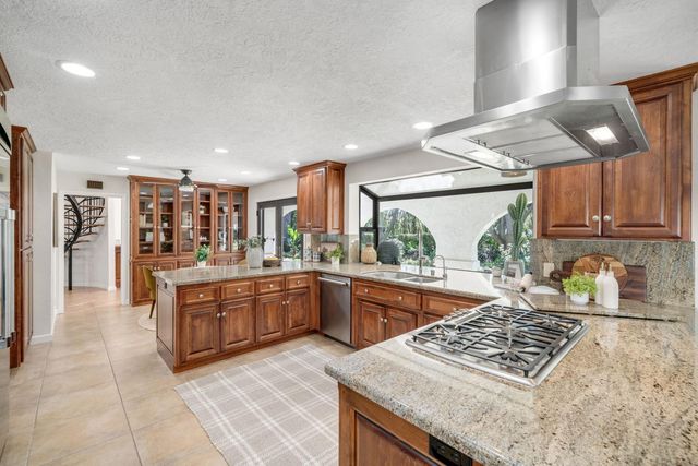 4850 Saint Augustine Dr, Elk Grove, CA 95758