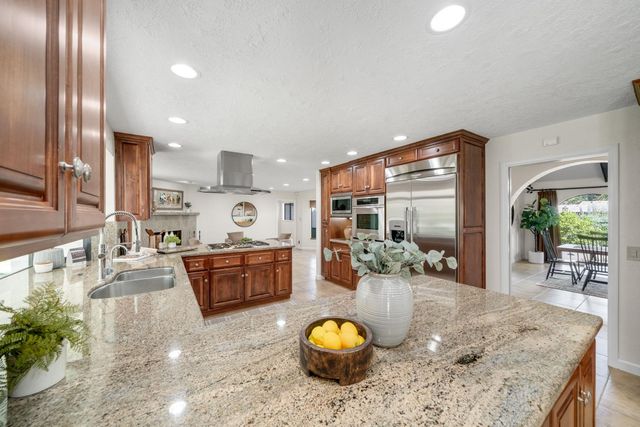 4850 Saint Augustine Dr, Elk Grove, CA 95758