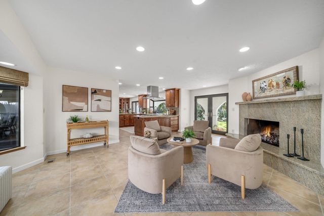 4850 Saint Augustine Dr, Elk Grove, CA 95758