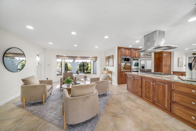 4850 Saint Augustine Dr, Elk Grove, CA 95758