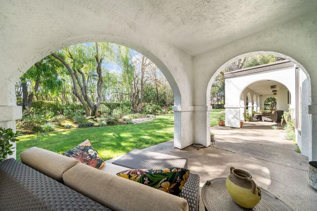 4850 Saint Augustine Dr, Elk Grove, CA 95758