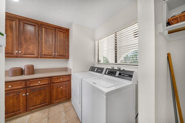 4850 Saint Augustine Dr, Elk Grove, CA 95758