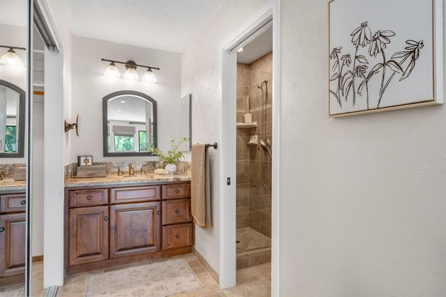 4850 Saint Augustine Dr, Elk Grove, CA 95758