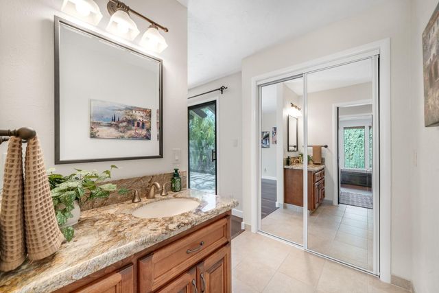 4850 Saint Augustine Dr, Elk Grove, CA 95758