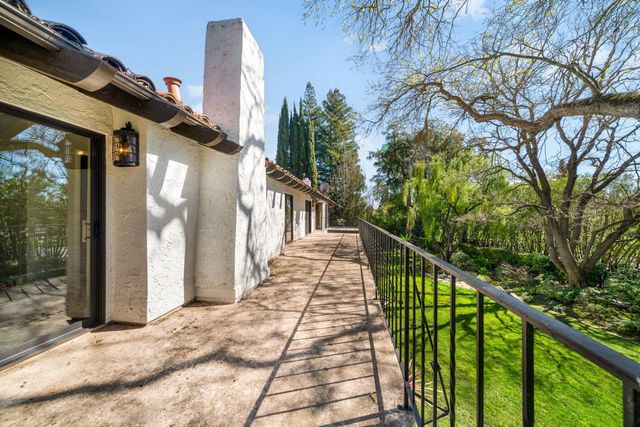 4850 Saint Augustine Dr, Elk Grove, CA 95758