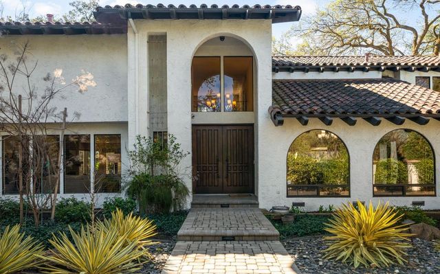 4850 Saint Augustine Dr, Elk Grove, CA 95758