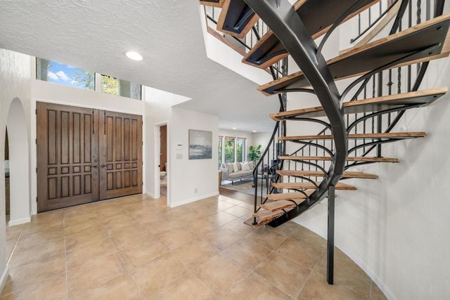 4850 Saint Augustine Dr, Elk Grove, CA 95758