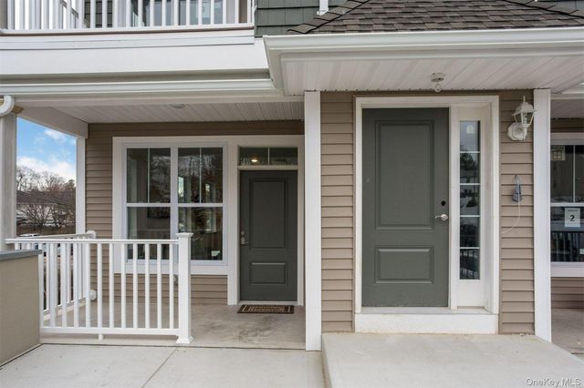 1046 New York Avenue 6, Huntington Station, NY 11746