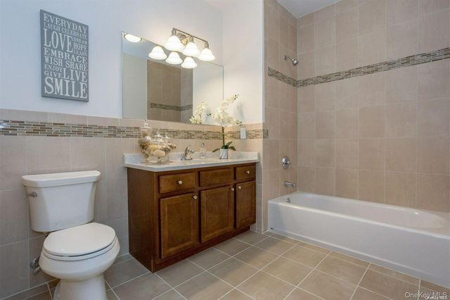 1046 New York Avenue 6, Huntington Station, NY 11746