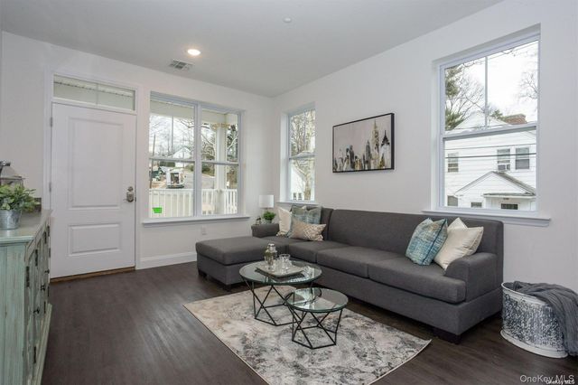 1046 New York Avenue 6, Huntington Station, NY 11746