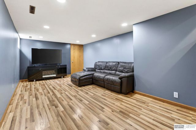 7022 Michelle Avenue, La Vista, NE 68128