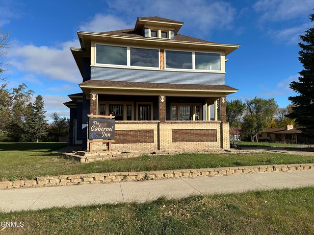 137 3rd Avenue NW, Garrison, ND 58540 property photo