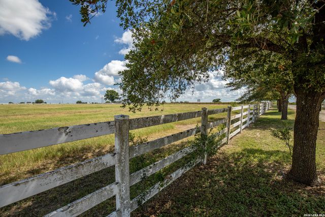 404 Annies, La Vernia, TX 78121