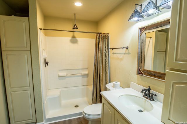 404 Annies, La Vernia, TX 78121