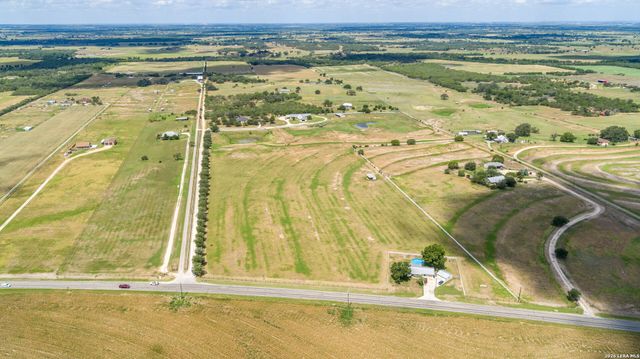 404 Annies, La Vernia, TX 78121