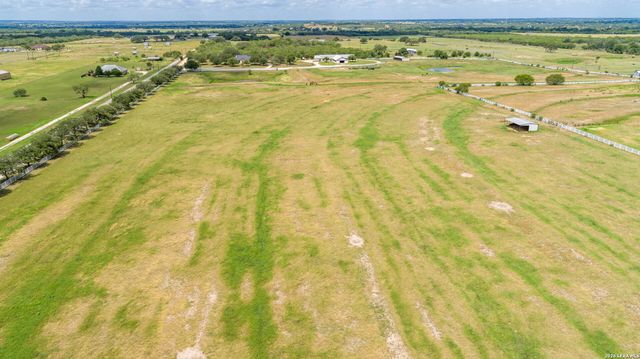 404 Annies, La Vernia, TX 78121