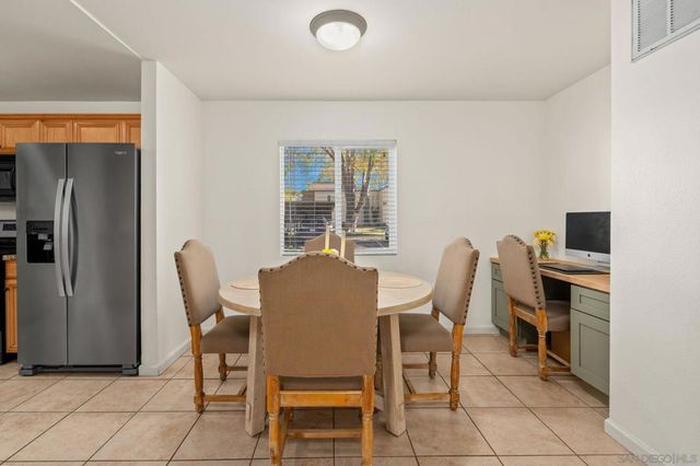 2528 White Oak Pl 3, Escondido, CA 92027