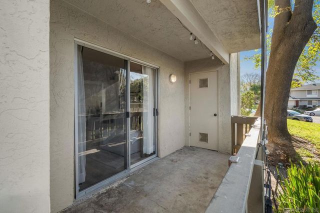 2528 White Oak Pl 3, Escondido, CA 92027