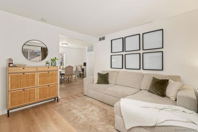 2528 White Oak Pl 3, Escondido, CA 92027