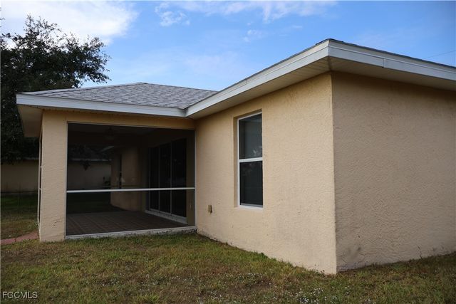 3805 22nd ST SW, Lehigh Acres, FL 33976