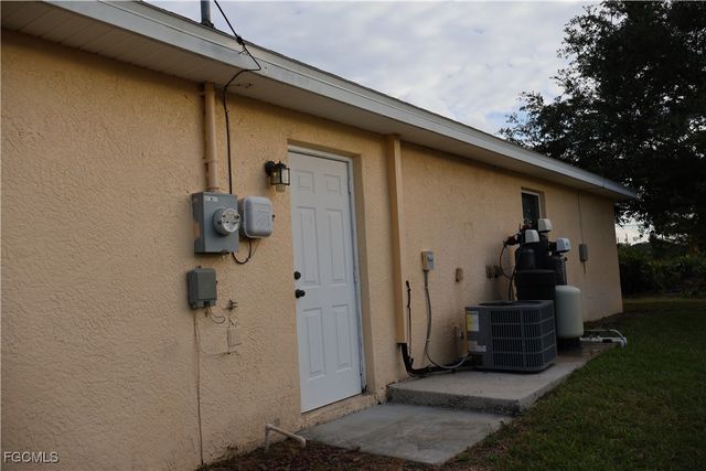 3805 22nd ST SW, Lehigh Acres, FL 33976