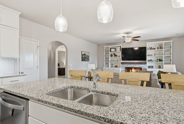 7221 S Hemlock Avenue, Broken Arrow, OK 74011