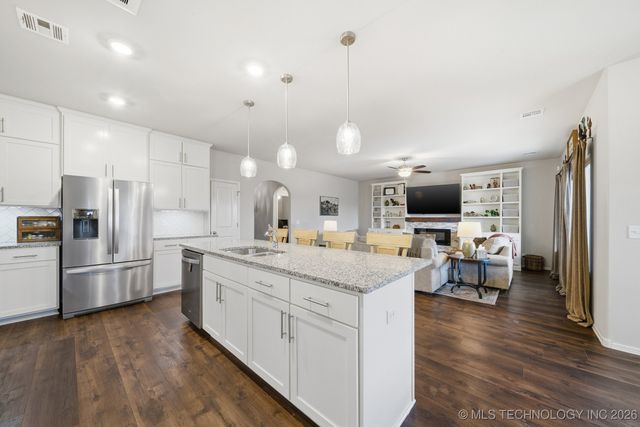 7221 S Hemlock Avenue, Broken Arrow, OK 74011