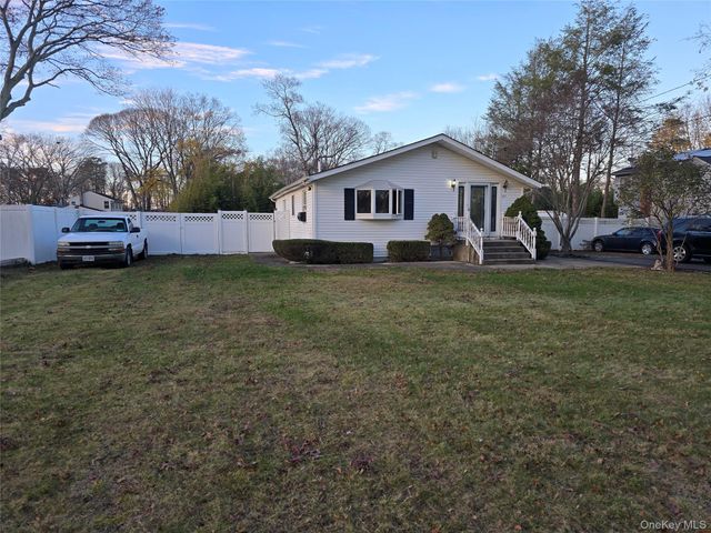 87 Columbus Avenue, Central Islip, NY 11722