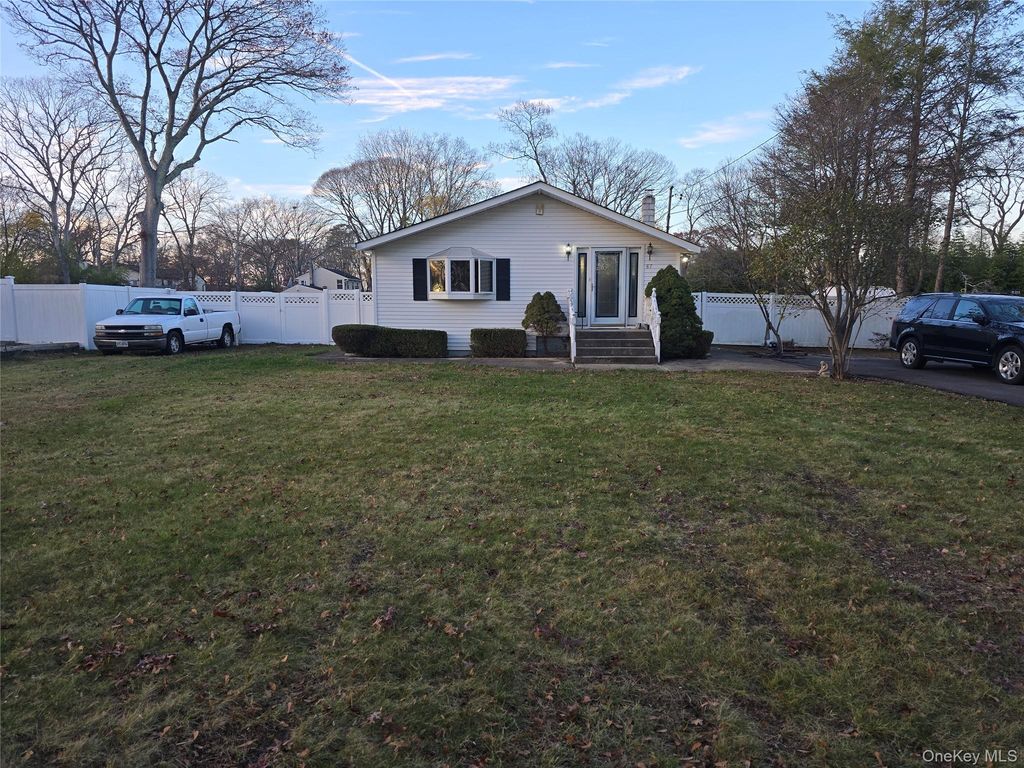 87 Columbus Avenue, Central Islip, NY 11722