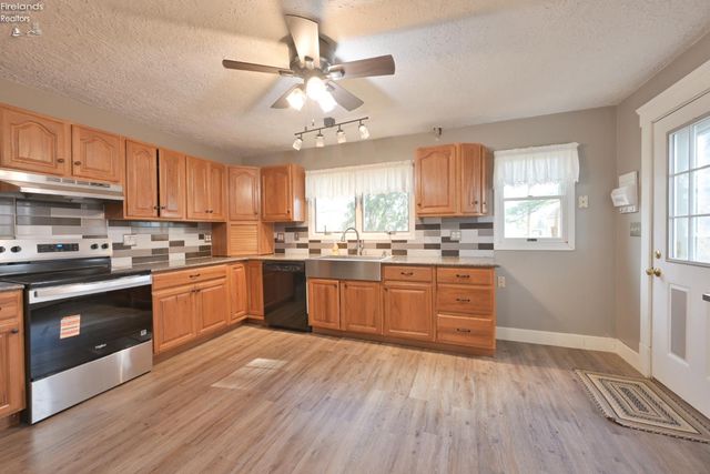 51001 Portman Road, Amherst, OH 44001