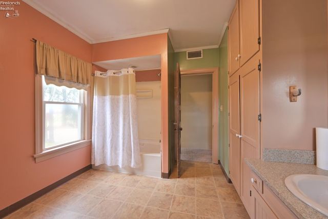 51001 Portman Road, Amherst, OH 44001