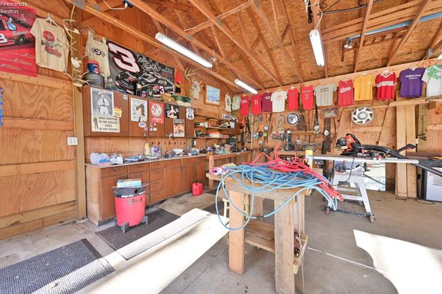 51001 Portman Road, Amherst, OH 44001