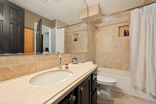 10209 Regal Oaks Drive 211, Dallas, TX 75230