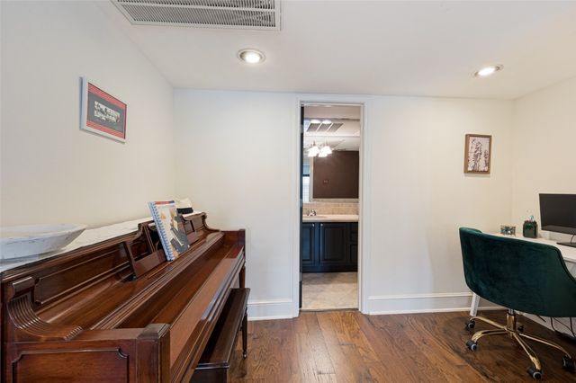 10209 Regal Oaks Drive 211, Dallas, TX 75230