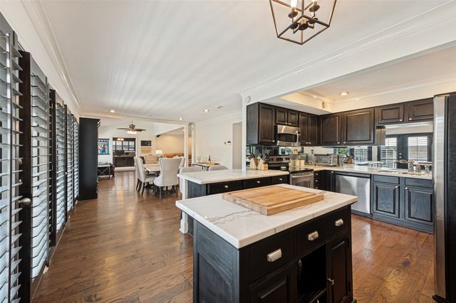 10209 Regal Oaks Drive 211, Dallas, TX 75230