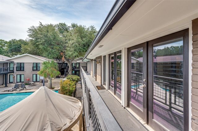 10209 Regal Oaks Drive 211, Dallas, TX 75230