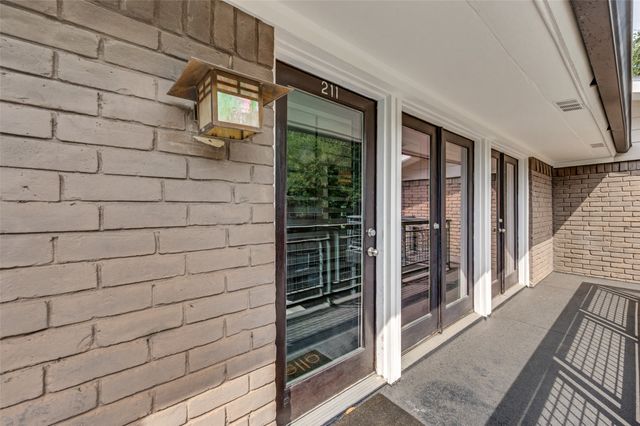 10209 Regal Oaks Drive 211, Dallas, TX 75230