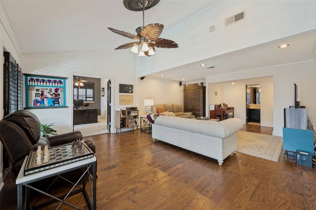 10209 Regal Oaks Drive 211, Dallas, TX 75230