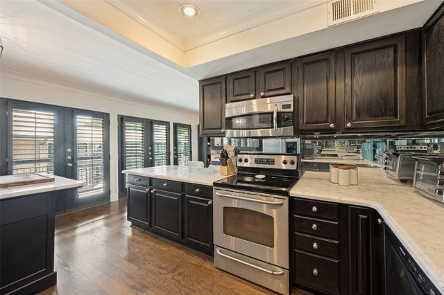 10209 Regal Oaks Drive 211, Dallas, TX 75230