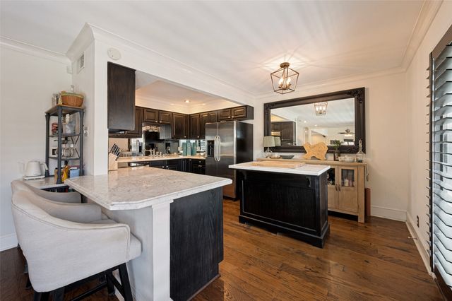 10209 Regal Oaks Drive 211, Dallas, TX 75230
