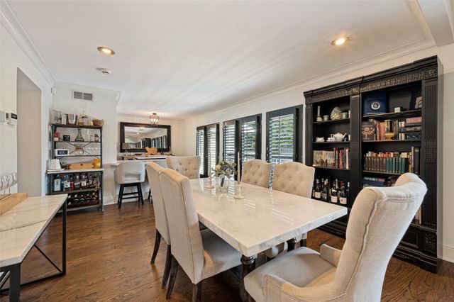 10209 Regal Oaks Drive 211, Dallas, TX 75230