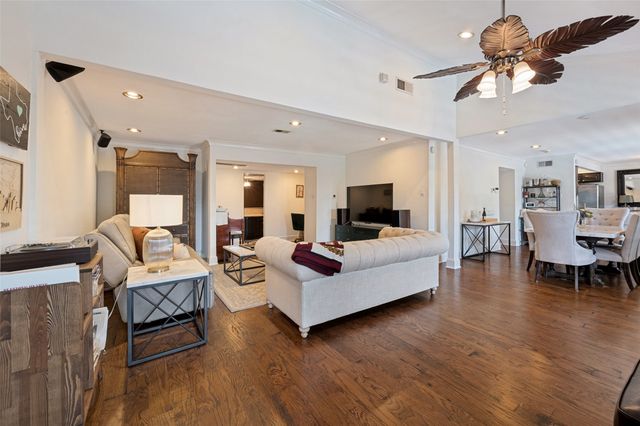 10209 Regal Oaks Drive 211, Dallas, TX 75230