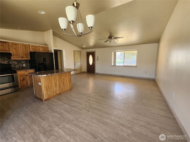 1070 S 4th Avenue, Othello, WA 99344