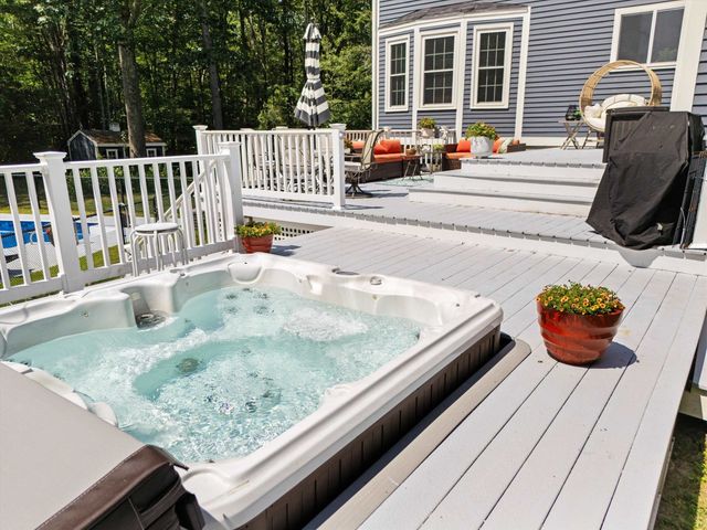 55 Page Lane, Hampstead, NH 03841