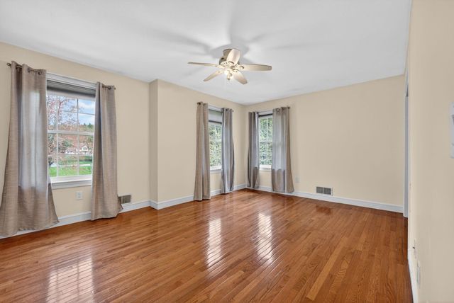55 Page Lane, Hampstead, NH 03841