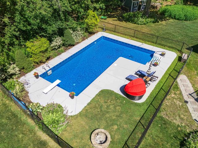 55 Page Lane, Hampstead, NH 03841