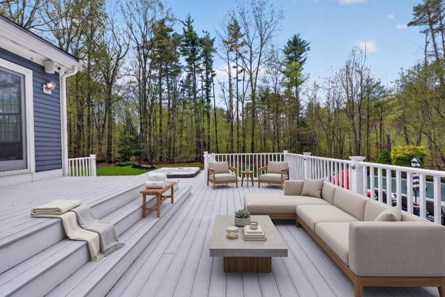 55 Page Lane, Hampstead, NH 03841